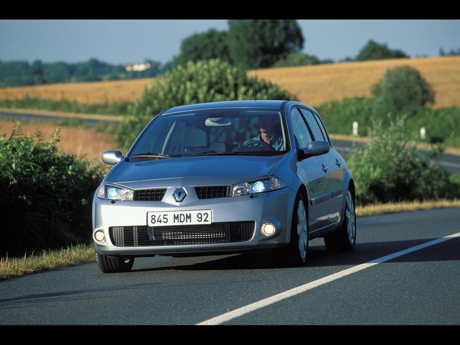  Renault Megane RS 2004 года  (фото 18 из 34)